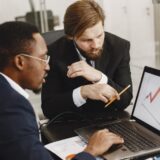 コンサル会社に依頼する前に確認すべき注意点。ERP導入で失敗しないための契約・体制・テスト基準